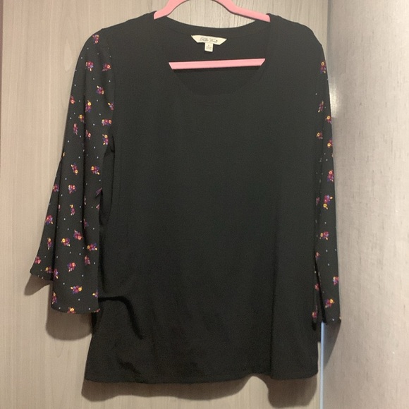 The Pioneer woman beautiful blouse. Black with Floral Sheer Sleeves Size Large - Picture 3 of 8